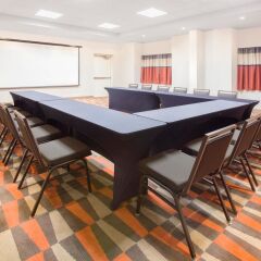 Отель Microtel Inn & Suites by Wyndham Cuauhtemoc фото 2