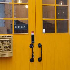 Star Hostel Myeongdong Ing сейф в номере