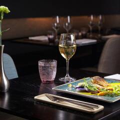 GLO Hotel Helsinki Kluuvi гостиничный бар