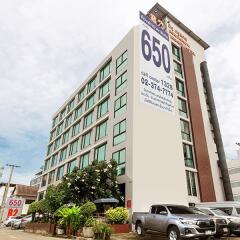 B2 Bangkok Hotel - Srinakarin парковка