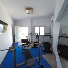 Отель Athina Luxury Suites фитнесс-зал
