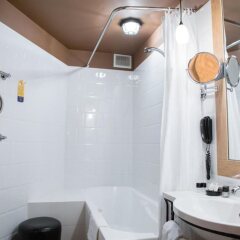 Отель Best Western Santakos Hotel Литва, Каунас - 1 отзыв об отеле, цены и фото номеров - забронировать отель Best Western Santakos Hotel онлайн ванная