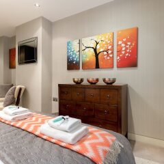 Отель Buckingham Palace apartment by Sojourn Великобритания, Лондон - отзывы, цены и фото номеров - забронировать отель Buckingham Palace apartment by Sojourn онлайн комната для гостей фото 2