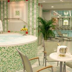 Отель Danubius Health Spa Resort Butterfly бассейн