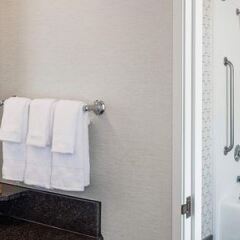 Отель Courtyard by Marriott San Diego Downtown США, Сан-Диего - отзывы, цены и фото номеров - забронировать отель Courtyard by Marriott San Diego Downtown онлайн ванная