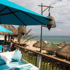 Little Beach Hoi An. A Boutique Hotel & Spa пляж