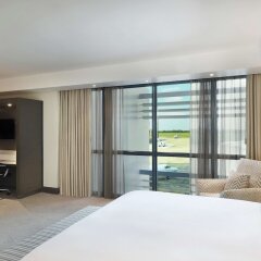 Legend Hotel Lagos Airport, Curio Collection by Hilton комната для гостей фото 3