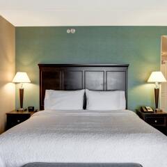 Отель Hampton Inn by Hilton Toronto Airport Corporate Centre Канада, Торонто - отзывы, цены и фото номеров - забронировать отель Hampton Inn by Hilton Toronto Airport Corporate Centre онлайн комната для гостей фото 4