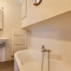 Апартаменты Houseboat Apartments - Canal Belt East Area ванная