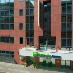 Отель Holiday Inn Express Frankfurt City Hauptbahnhof спортивное сооружение