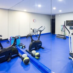 Hotel Expo Astoria фитнесс-зал