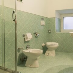 Отель Inn Rome Rooms & Suites ванная фото 5