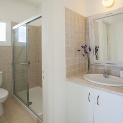 Отель Mimosa Seafront Villa Кипр, Протарас - отзывы, цены и фото номеров - забронировать отель Mimosa Seafront Villa онлайн ванная