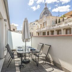 Отель Gran Via Suites балкон