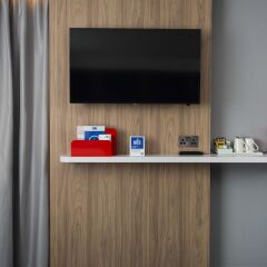 Отель Holiday Inn Express London Luton Airport удобства в номере фото 2