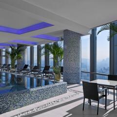 Отель Sheraton Seoul D Cube City Hotel Южная Корея, Сеул - отзывы, цены и фото номеров - забронировать отель Sheraton Seoul D Cube City Hotel онлайн бассейн