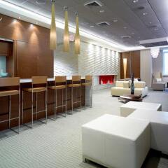 Отель Global Luxury Suites at Columbus гостиничный бар