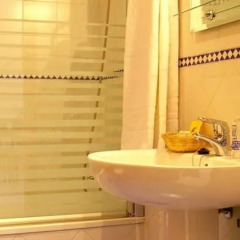 Отель Apartamentos Luxsevilla Palacio Испания, Севилья - отзывы, цены и фото номеров - забронировать отель Apartamentos Luxsevilla Palacio онлайн ванная
