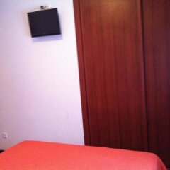 Отель Hostal Adelia Испания, Ла-Корунья - отзывы, цены и фото номеров - забронировать отель Hostal Adelia онлайн удобства в номере фото 2