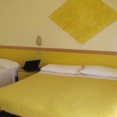 Hotel Etna Риччоне сейф в номере