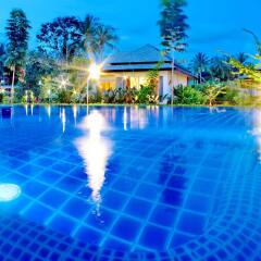 Отель Perennial Resort бассейн