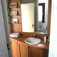 Отель Lovely Venetian Apartment Италия, Венеция - отзывы, цены и фото номеров - забронировать отель Lovely Venetian Apartment онлайн ванная