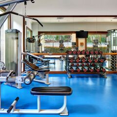Отель Treetops Executive Residences фитнесс-зал