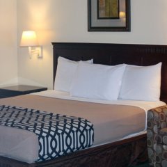 Отель Quality Inn Lomita - Los Angeles South Bay США, Ломита - отзывы, цены и фото номеров - забронировать отель Quality Inn Lomita - Los Angeles South Bay онлайн комната для гостей фото 2