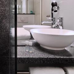 Отель Motel One Köln-mediapark Кёльн ванная