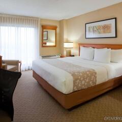 Отель La Quinta Inn & Suites by Wyndham Minneapolis Bloomington W США, Блумингтон - отзывы, цены и фото номеров - забронировать отель La Quinta Inn & Suites by Wyndham Minneapolis Bloomington W онлайн комната для гостей фото 2