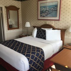 Отель The Palomar Inn комната для гостей