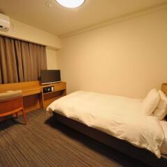 Отель Dormy Inn EXPRESS Meguro Aobadai Hot Spring сейф в номере