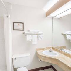 Отель Super 8 by Wyndham Columbus США, Колумбус - отзывы, цены и фото номеров - забронировать отель Super 8 by Wyndham Columbus онлайн ванная