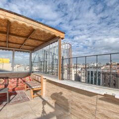 Second Home Hostel Стамбул балкон
