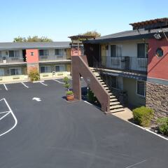 Отель Best Western Royal Host Inn парковка