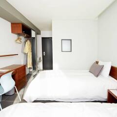 Отель Floral Hotel ShinShin Seoul Myeongdong Южная Корея, Сеул - 1 отзыв об отеле, цены и фото номеров - забронировать отель Floral Hotel ShinShin Seoul Myeongdong онлайн сейф в номере