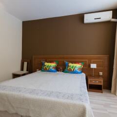 Апартаменты Two Bedroom Apartment with Kitchen & Balcony сейф в номере
