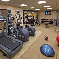 Отель Hilton St. Louis Downtown Сент-Луис фитнесс-зал