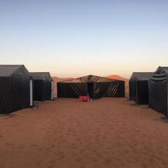 Отель Camp Under Stars - Adults Only Марокко, Мерзуга - отзывы, цены и фото номеров - забронировать отель Camp Under Stars - Adults Only онлайн парковка