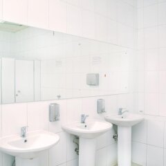 Гостиница Hostel Svoi Lyudi в Москве 3 отзыва об отеле, цены и фото номеров - забронировать гостиницу Hostel Svoi Lyudi онлайн Москва ванная фото 2