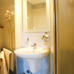 Отель Albergo Garisenda Италия, Болонья - отзывы, цены и фото номеров - забронировать отель Albergo Garisenda онлайн ванная