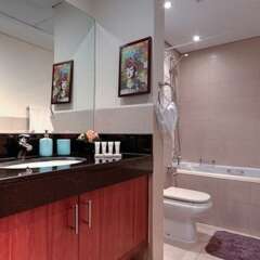 Отель One Perfect Stay - 8 Boulevard Tower ванная фото 2