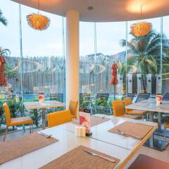 Отель The Beach Heights Resort спа