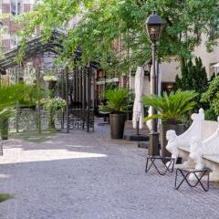 Отель Les Jardins Du Marais Париж бассейн фото 2
