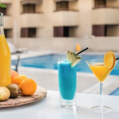 Radisson Blu Hotel, Dubai Deira Creek бассейн фото 2