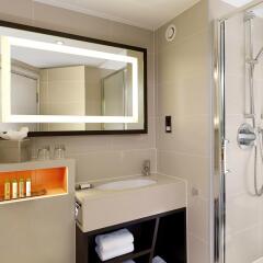 DoubleTree by Hilton London - Ealing Hotel ванная фото 2
