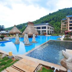 Отель Rongyuan International Hotspring Resort бассейн