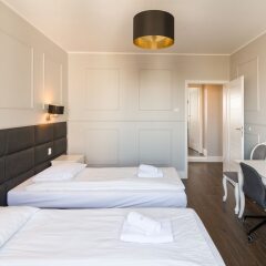 Отель Executive 3 Bedroom Apartament by Your F Польша, Варшава - отзывы, цены и фото номеров - забронировать отель Executive 3 Bedroom Apartament by Your F онлайн комната для гостей фото 4