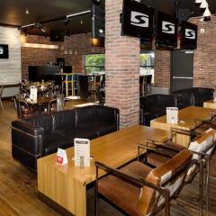 Отель Sandman Hotel & Suites Calgary South Канада, Калгари - отзывы, цены и фото номеров - забронировать отель Sandman Hotel & Suites Calgary South онлайн гостиничный бар