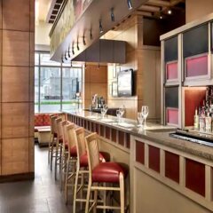 Отель DoubleTree by Hilton New York Times Square South гостиничный бар